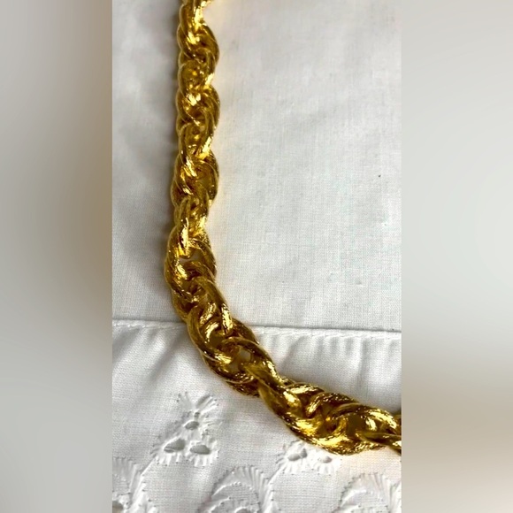 Gold Tone Chunky Necklace - Picture 3 of 7